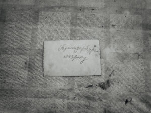 A handwritten note on the back of a photo.